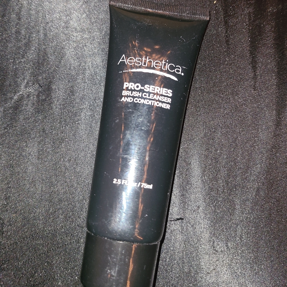 Anesthetica pro-series brush cleanser and conditioner